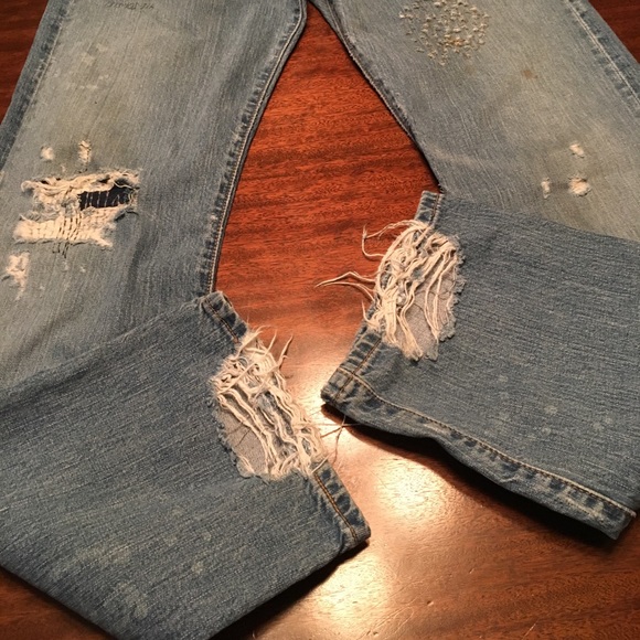 Men’s Distressed Levi’s Jeans - Size 32 - Picture 4 of 6